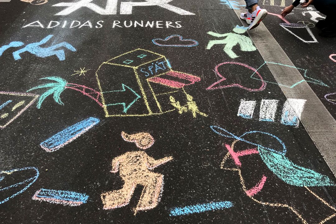 Ulrike Jensen - Projekt Kreide Illustration Adidas - Beton - Straße - Chalk art